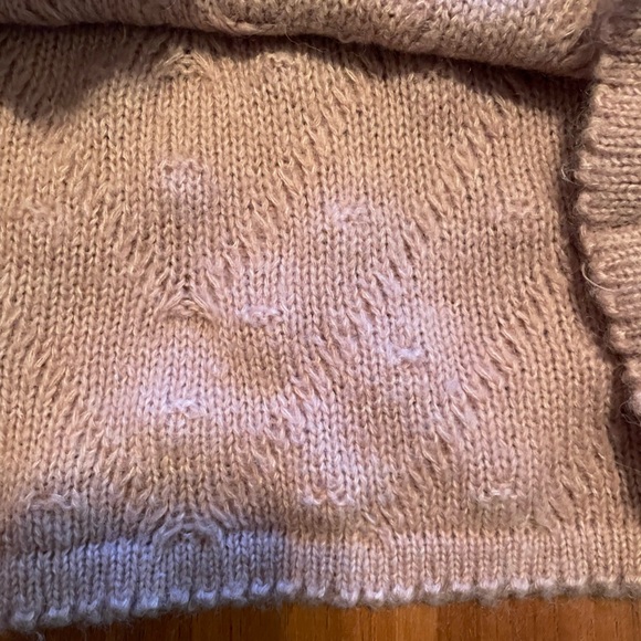 Beautiful Chicwish Pompom sweater in light pink. - Picture 7 of 7